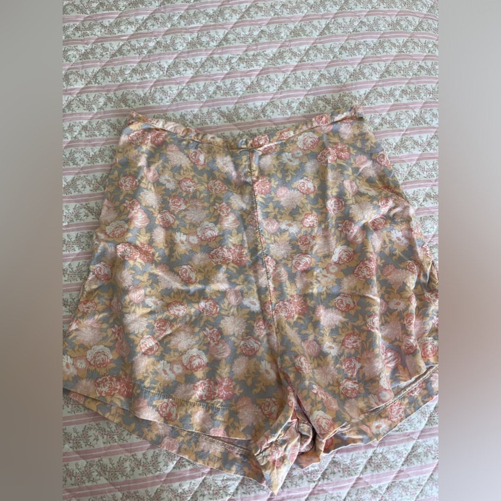 Floral highwaisted shorts